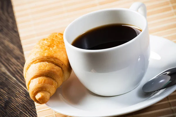 Una Taza Café Expreso Una Mesa Madera Desayuno Francés Tradicional —  Fotos de Stock