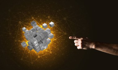 Yeniliğin sembolü olarak insan eli küp figürüne yakın olmak. Karışık ortam.