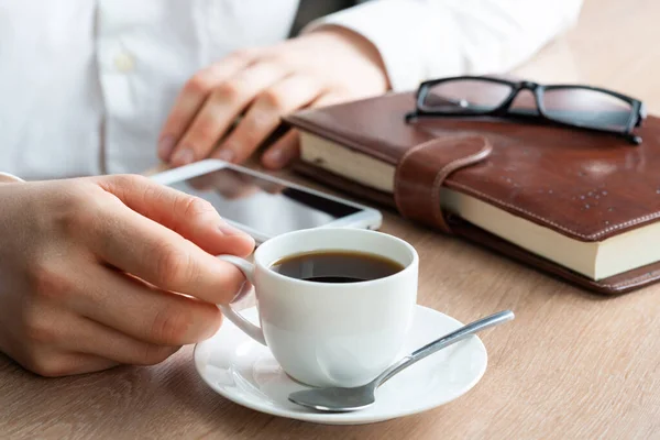 Man White Shirt Using Smartphone Sit Desk Cup Coffee Business — Stock Photo, Image