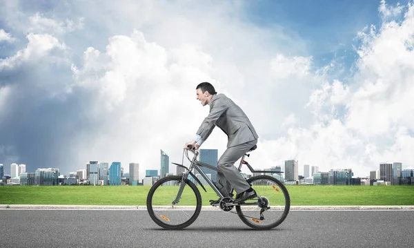 Geschäftsleute Eilen Mit Dem Fahrrad Zur Arbeit Mann Businessanzug Fährt — Stockfoto