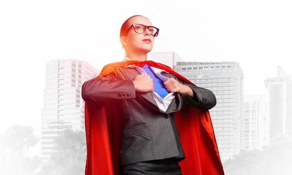 Schöne Geschäftsfrau Öffnet Ihr Hemd Wie Ein Superheld Selbstbewusste Dame — Stockfoto