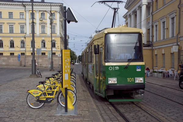 Tranvía eléctrico verde de Helsinki, Finlandia —  Fotos de Stock