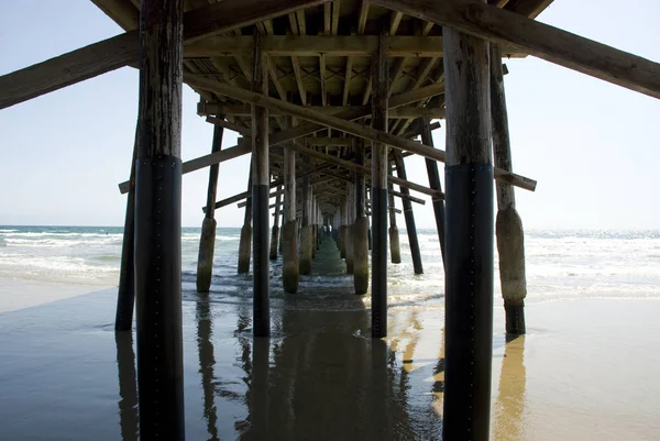 Wooden Pier w: Newport Beach (Kalifornia) — Zdjęcie stockowe