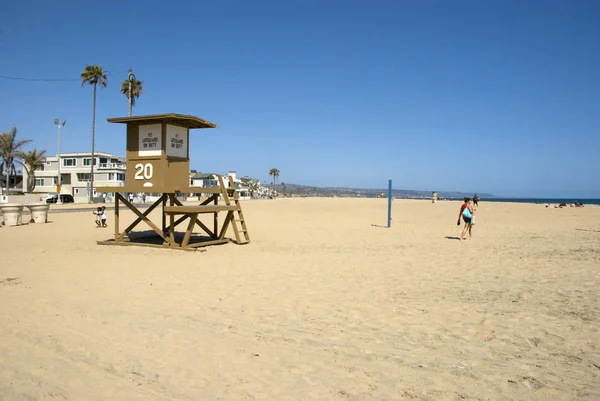 Dużo miejsca na niemal pustej plaży Newport Beach, California — Zdjęcie stockowe