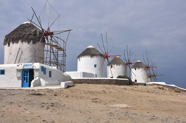 Eski Geleneksel Yel Değirmenleri Tarihinde Yunan Mykonos Adası — Stok fotoğraf