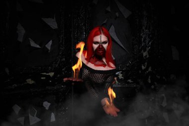 Ölü zombi Kali yangın ile oynama