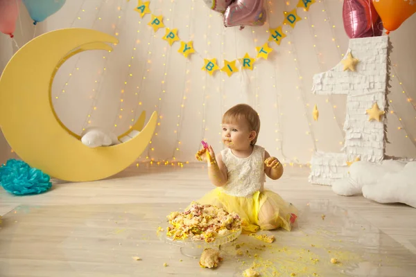 Familia feliz con un año hija niña — Foto de Stock