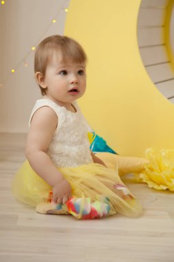 oynamak ve eğlenmek anne ile genç ve güzel kız