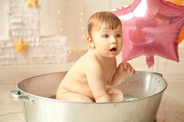 Μπάνιο αρκετά ενός έτους μωρό — Φωτογραφία Αρχείου