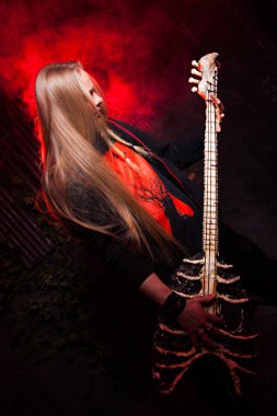 dahi kızgın kaya besteci müzik yazarı