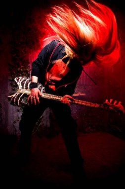 dahi kızgın kaya besteci müzik yazarı