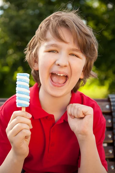 parkta kırmızı dondurma yeme tür çocuk çocuk