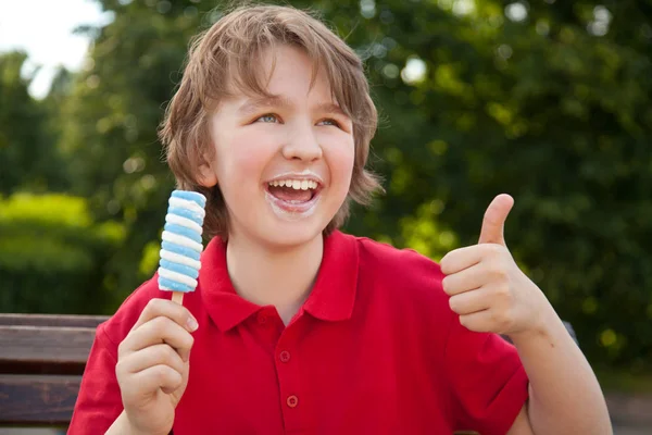 parkta kırmızı dondurma yeme tür çocuk çocuk