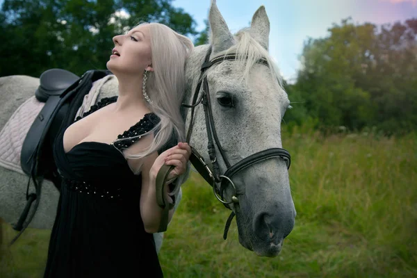 Pretty beautiful long blonde hair woman with her friend horse outdoor in the summer village — Stock Photo, Image