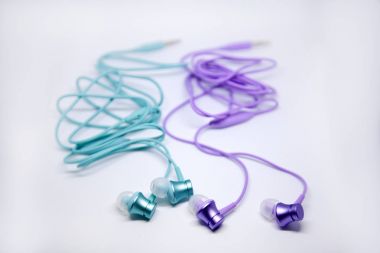 eaphones izole beyaz arka plan üzerinde