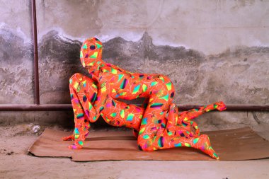 iki portakal zentai fetiş kız oynamaktan