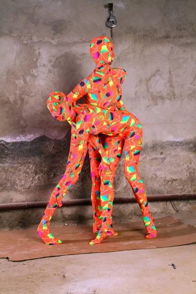 iki portakal zentai fetiş kız oynamaktan