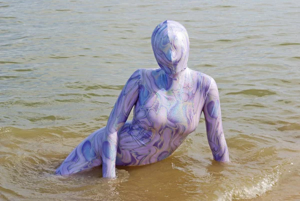 Engraçado estranho ufo alienígena mulher — Fotografia de Stock