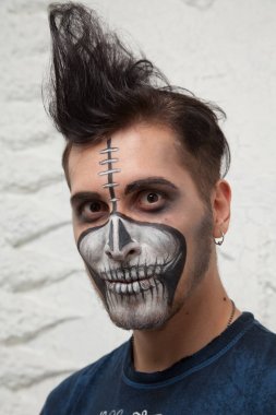 ölü kafatası Cadılar Bayramı portre erkek makyaj 