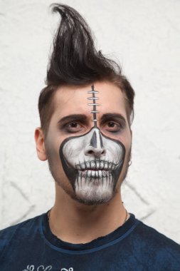 ölü kafatası Cadılar Bayramı portre erkek makyaj 