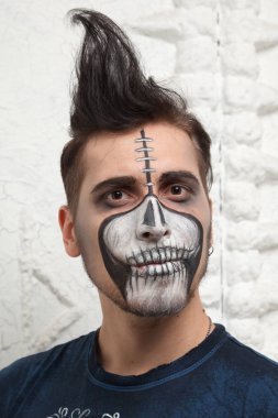 ölü kafatası Cadılar Bayramı portre erkek makyaj 