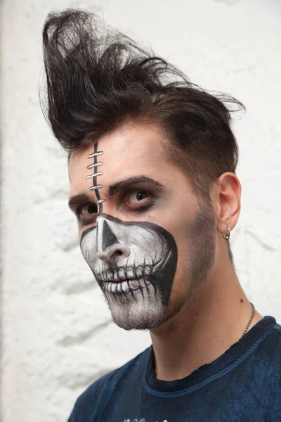 Döda skalle halloween manliga gör upp porträtt — Stockfoto