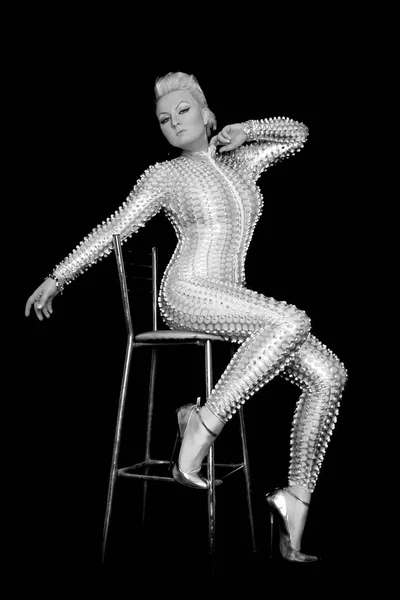 Mulher futurista na moda isolado em preto — Fotografia de Stock