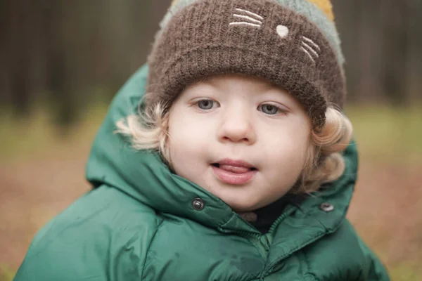 Happy 2 years old child closeup portrait at autumn park — Stock Photo, Image