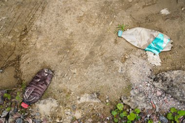 Çöp her yerde. Çevre kirliliği. dünya çapında sorun.