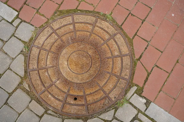 Manhole Cover Old Brown Rusty Sewer Cover Nobody Top View — Stock Photo, Image