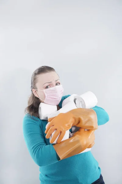 Bir Kadın Corona Virüsü Nden Korunmak Için Maske Takıyor Karantina — Stok fotoğraf