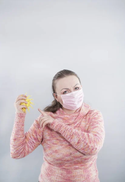 Seorang Wanita Memegang Bakteri Coronovirus Konsep Koronavirus Baru Coronavirus 2019 — Stok Foto