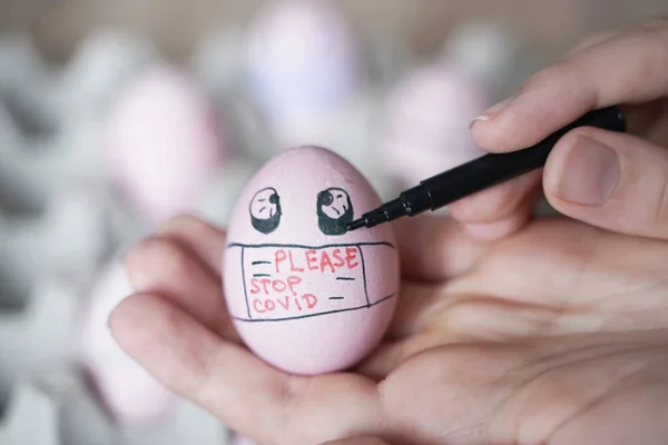 Faça Ovos Páscoa Usando Máscara Para Decoração Feriados Páscoa Foco — Fotografia de Stock