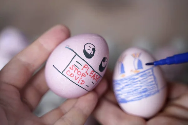 Faça Ovos Páscoa Usando Máscara Para Decoração Feriados Páscoa Foco — Fotografia de Stock