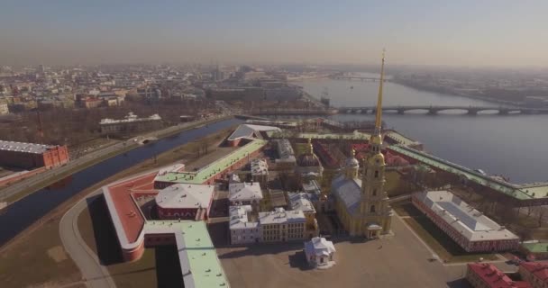 Peter ve Paul Fortress içinde St. Petersburg uçak uçuş — Stok video