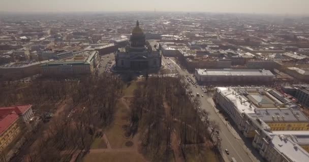 Ryssland St. Petersburg våren St. Isaacs Cathedral — Stockvideo