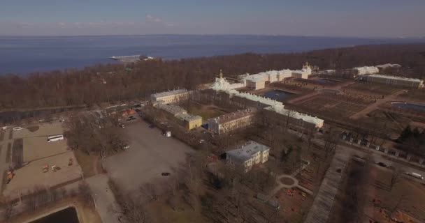 ST PETERSBURG, RUSSIA Grand Palace e as fontes da Grande Cascata em Petergof . — Vídeo de Stock