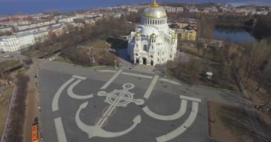 Havadan görünümü. Aziz Nikolaos'un Kronstadt deniz Katedrali mimarisi. 4 k ultra yüksek çözünürlüklü Uhd vurdu .