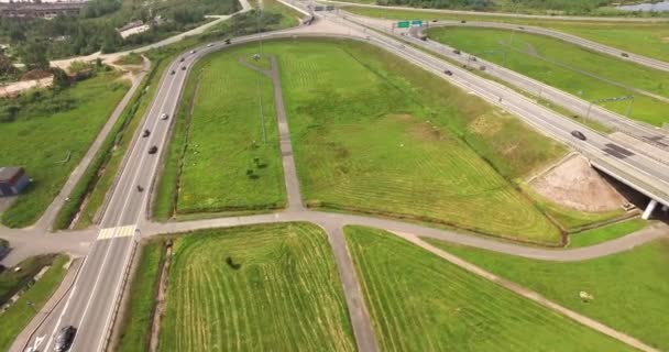 Vue aérienne de l'échangeur routier de la ville urbaine moderne .