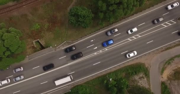 Flygfoto över motorväg utbyte av moderna urbana staden. — Stockvideo