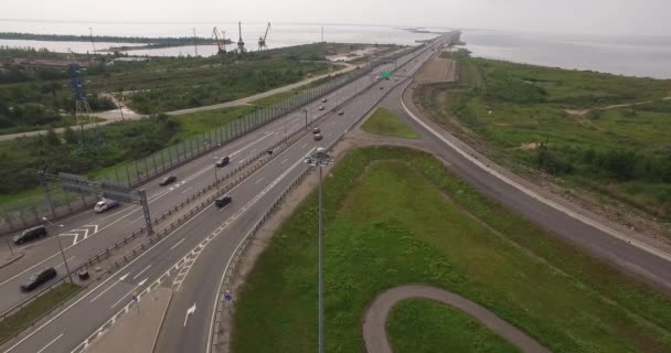 Letecký pohled na dálnici výměny moderní městské města. — Stock video