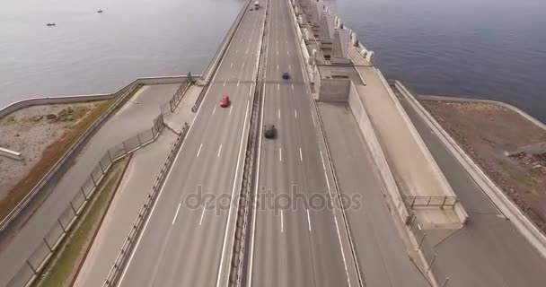 Dam Saint-Petersburg car cars traffic — Stock Video