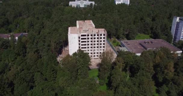 Edifício do hotel na orla — Vídeo de Stock