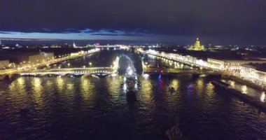 Rusya, St. Petersburg, 16 Temmuz 2016: Yeniden inşa edildikten sonra Deniz Okulu Nakhimov ebedi park yeri için kruvazör Aurora dönüşü
