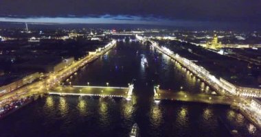Rusya, St. Petersburg, 16 Temmuz 2016: Yeniden inşa edildikten sonra Deniz Okulu Nakhimov ebedi park yeri için kruvazör Aurora dönüşü