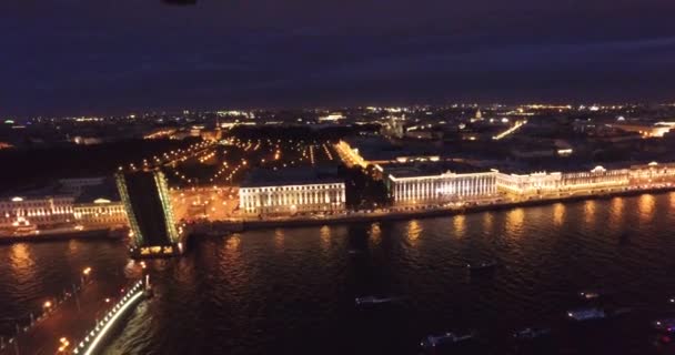 St. Petersburg, nehir Neva, beyaz hights içinde asma köprü — Stok video