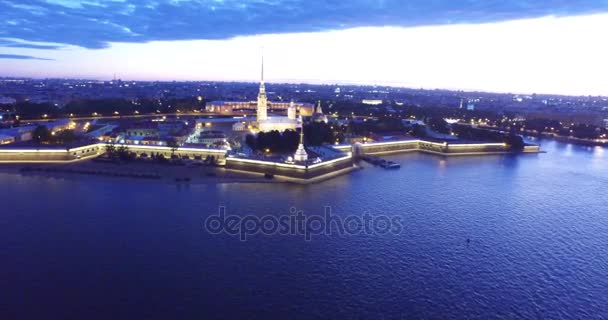 Drawbridge in St. Petersburg, river Neva, white hights — Stock Video