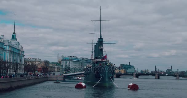 Крейсер "Аврора" в Санкт-Петербурге — стоковое видео