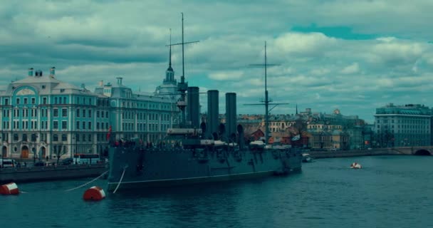 St Petersburg. Russia, May 13, 2017: The legendary revolutionary ship-museum Cruiser Aurora at Neva river — Stock Video