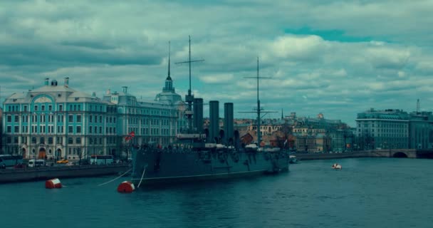 St Petersburg. Russia, May 13, 2017: The legendary revolutionary ship-museum Cruiser Aurora at Neva river — Stock Video